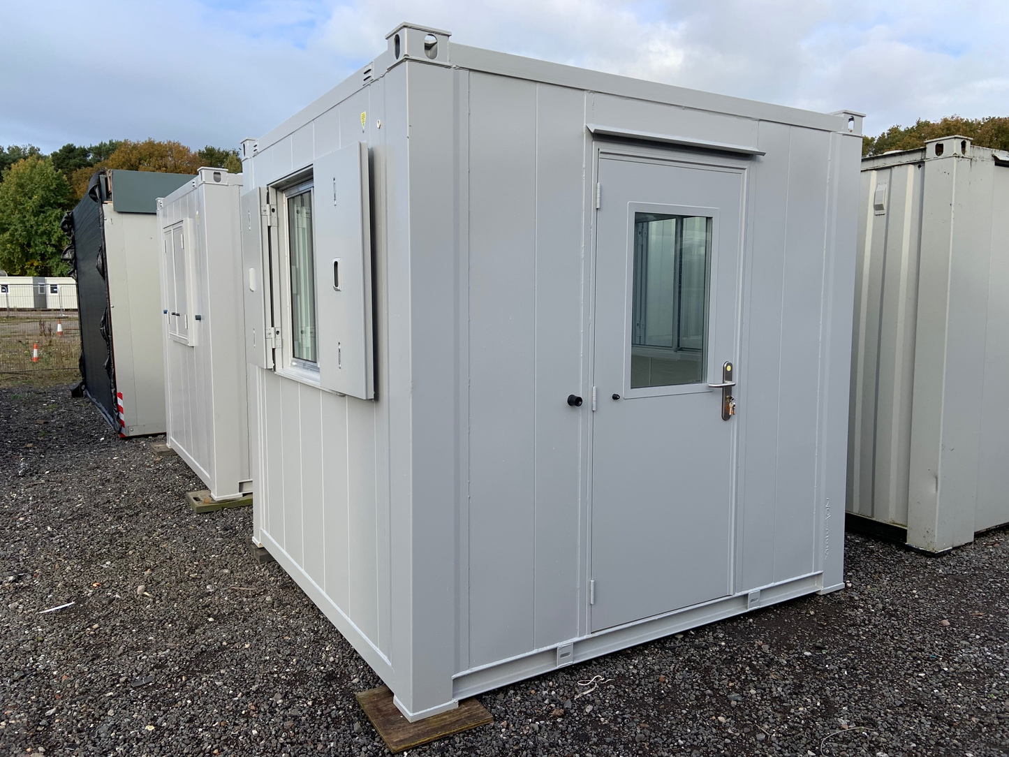 8ft x 8ft Portable Gatehouse – Security Booth & Access Control Cabin