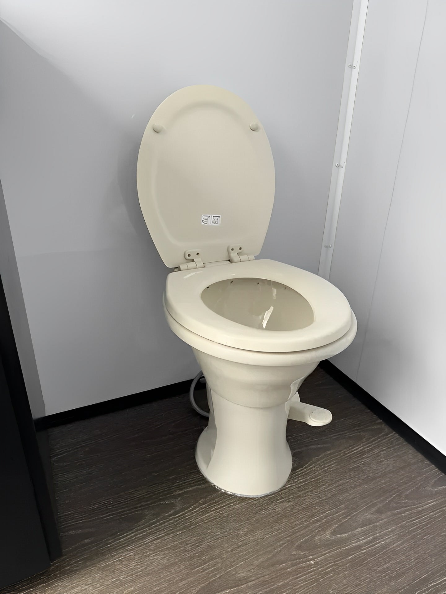 Upscale 2 Station Portable Restroom Trailer 7′ x 14′