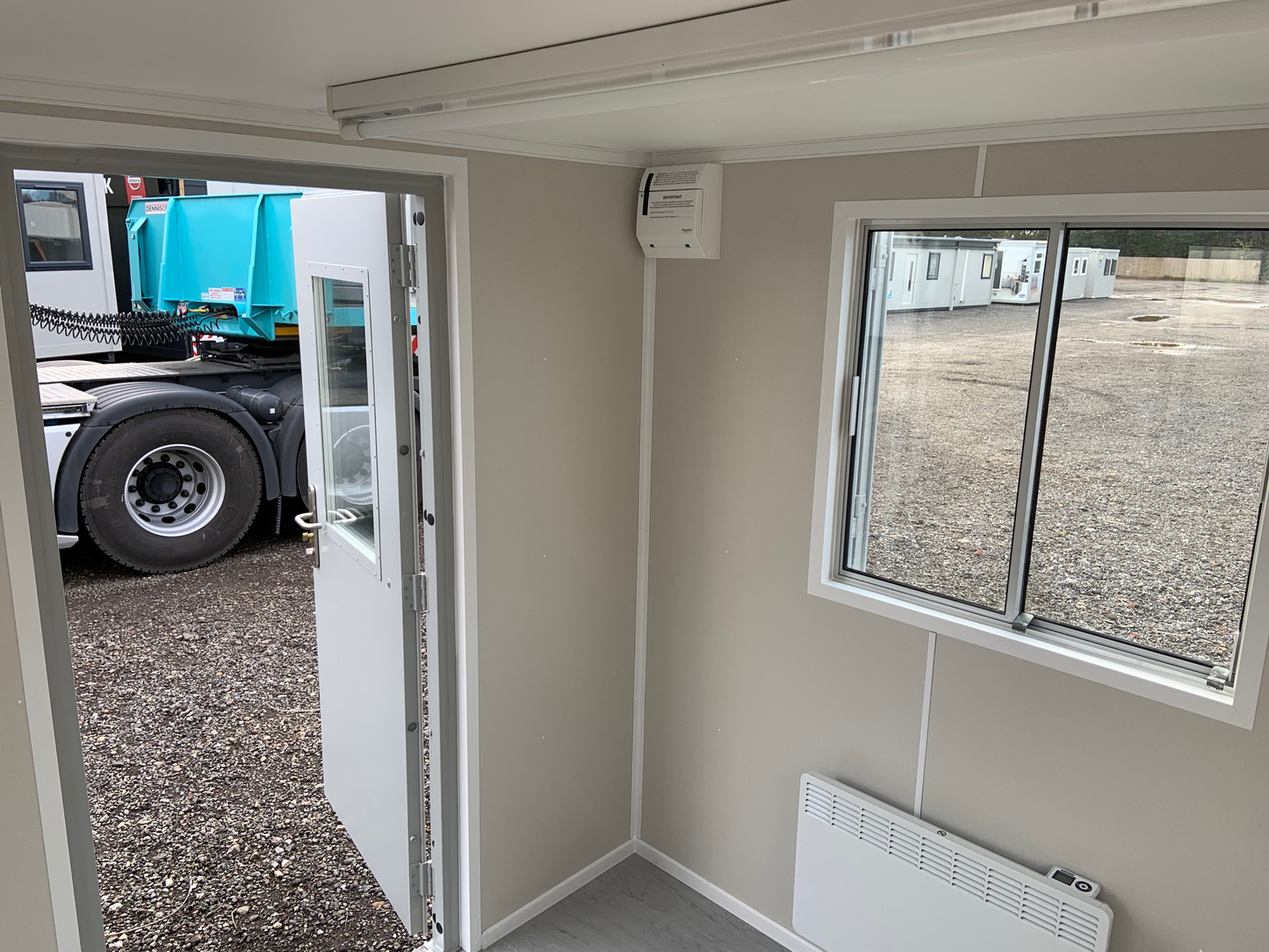 8ft x 8ft Portable Gatehouse – Security Booth & Access Control Cabin