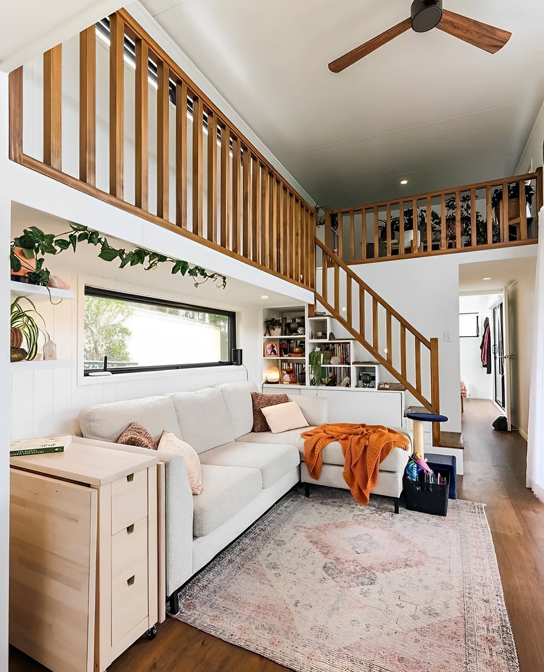 Luxury 40ft prefab container house with easy-folding sandwich panels.
