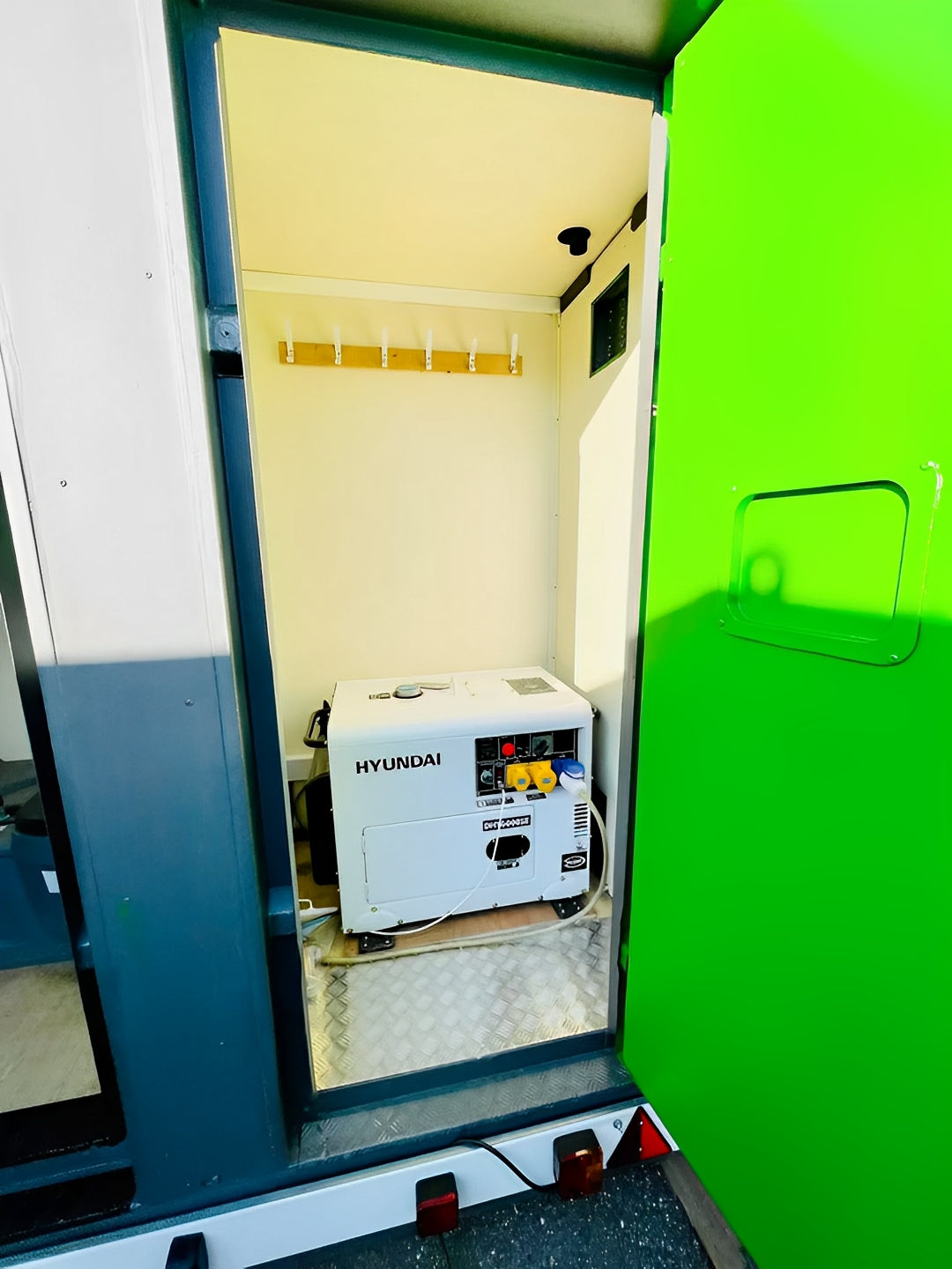 12 x 7.5ft Towable Mobile Welfare Unit With Diesel Generator
