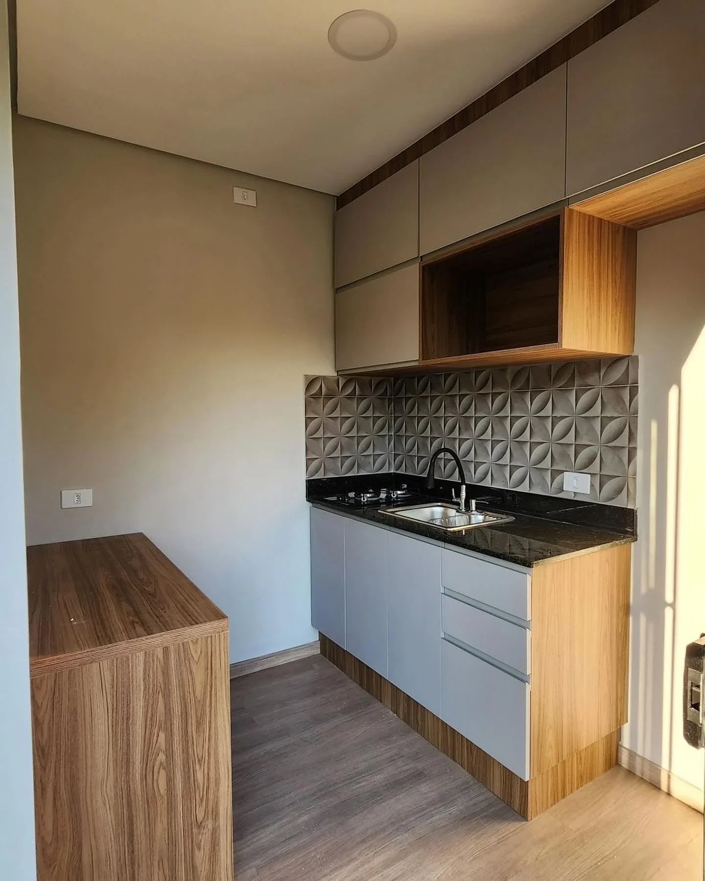 Custom 20ft Shipping Container Home With Water Tank