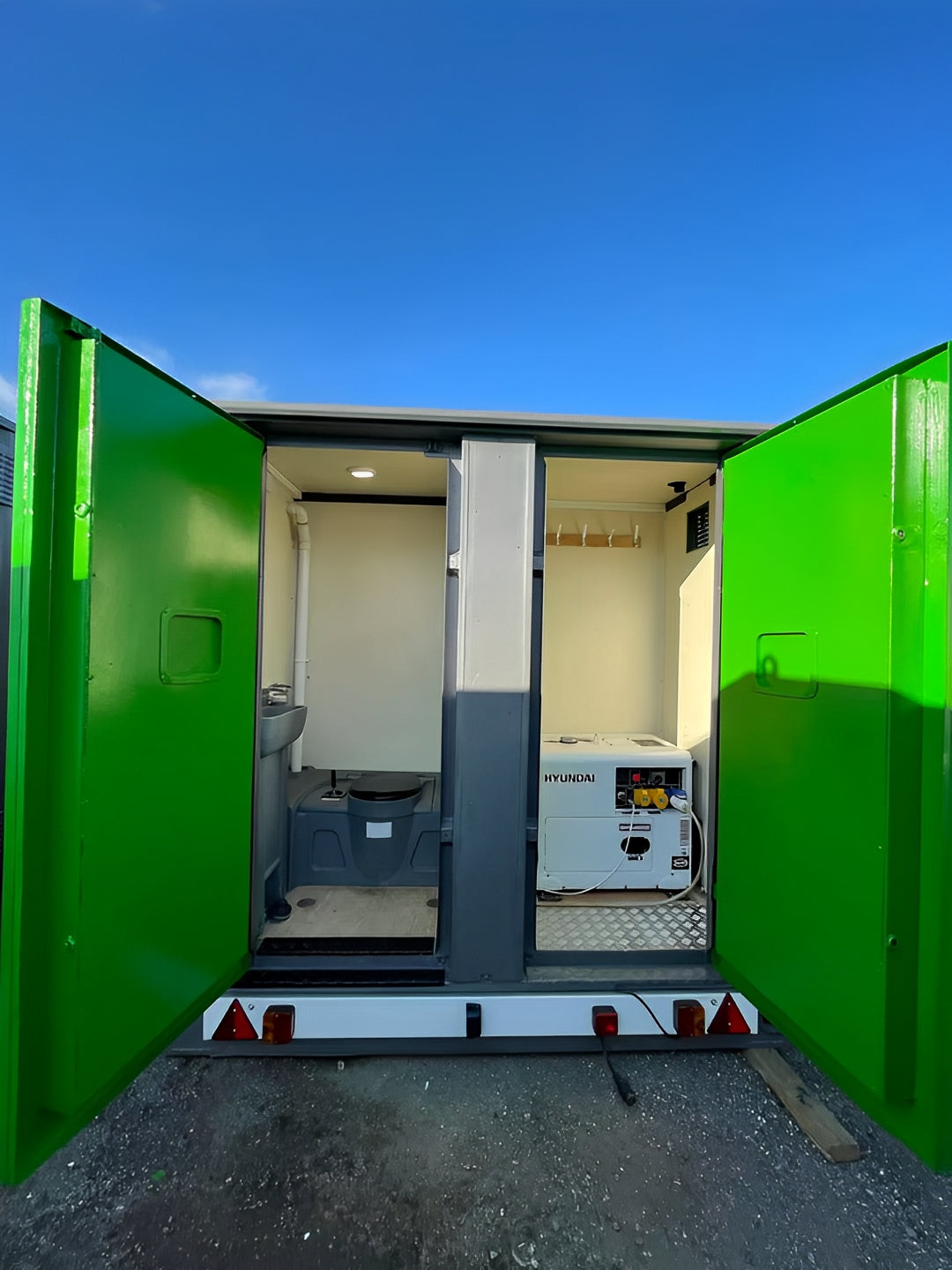 12 x 7.5ft Towable Mobile Welfare Unit With Diesel Generator