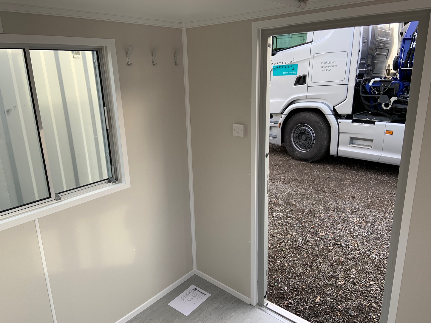 8ft x 8ft Portable Gatehouse – Security Booth & Access Control Cabin