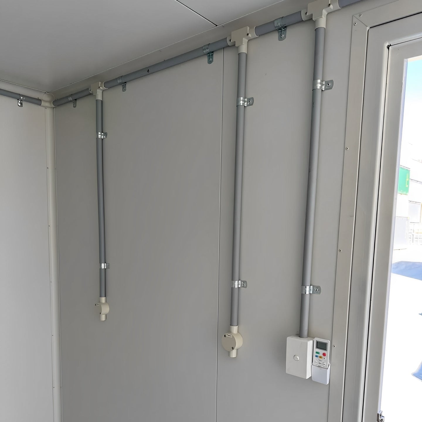 White Modified 10ft Shipping Container with AC