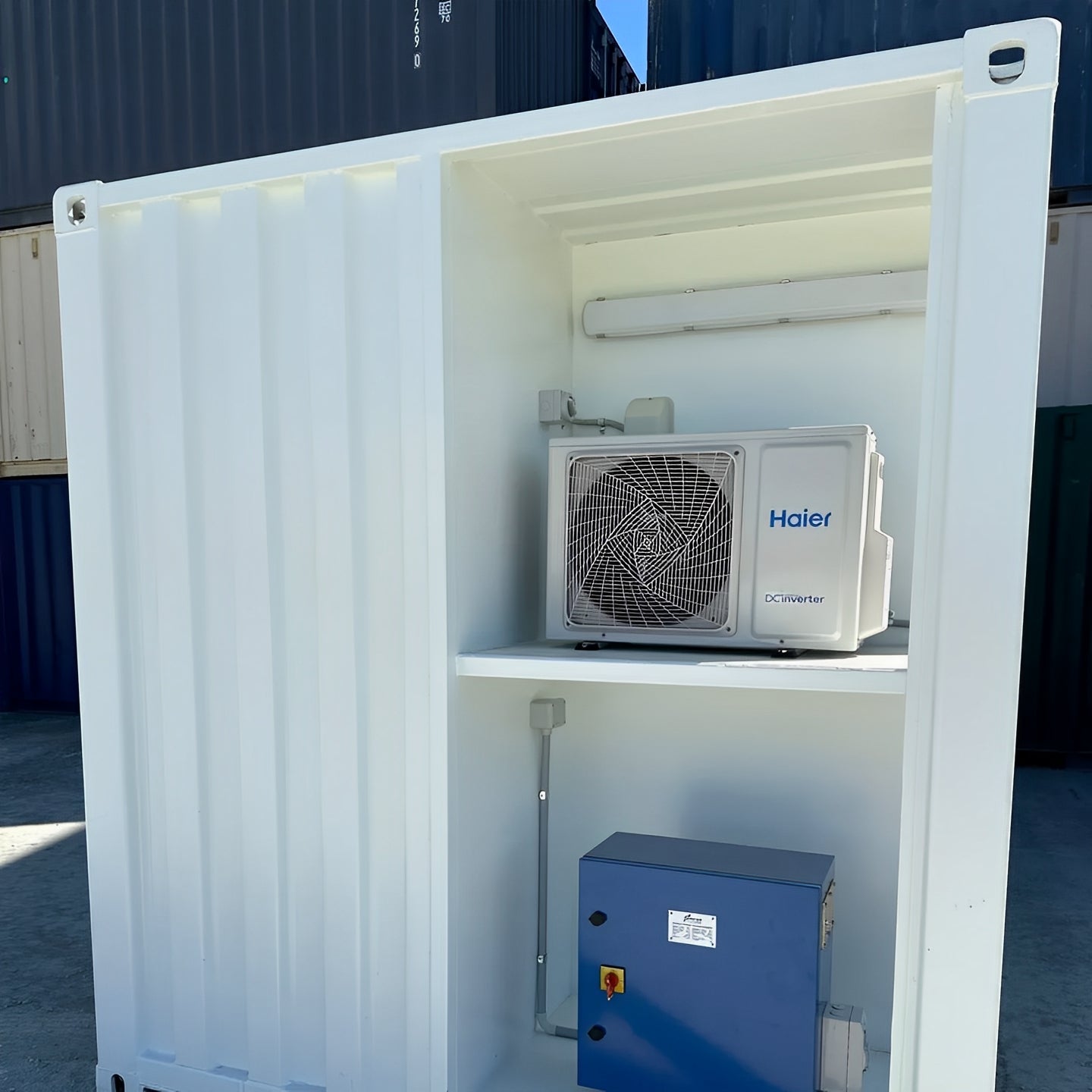 White Modified 10ft Shipping Container with AC