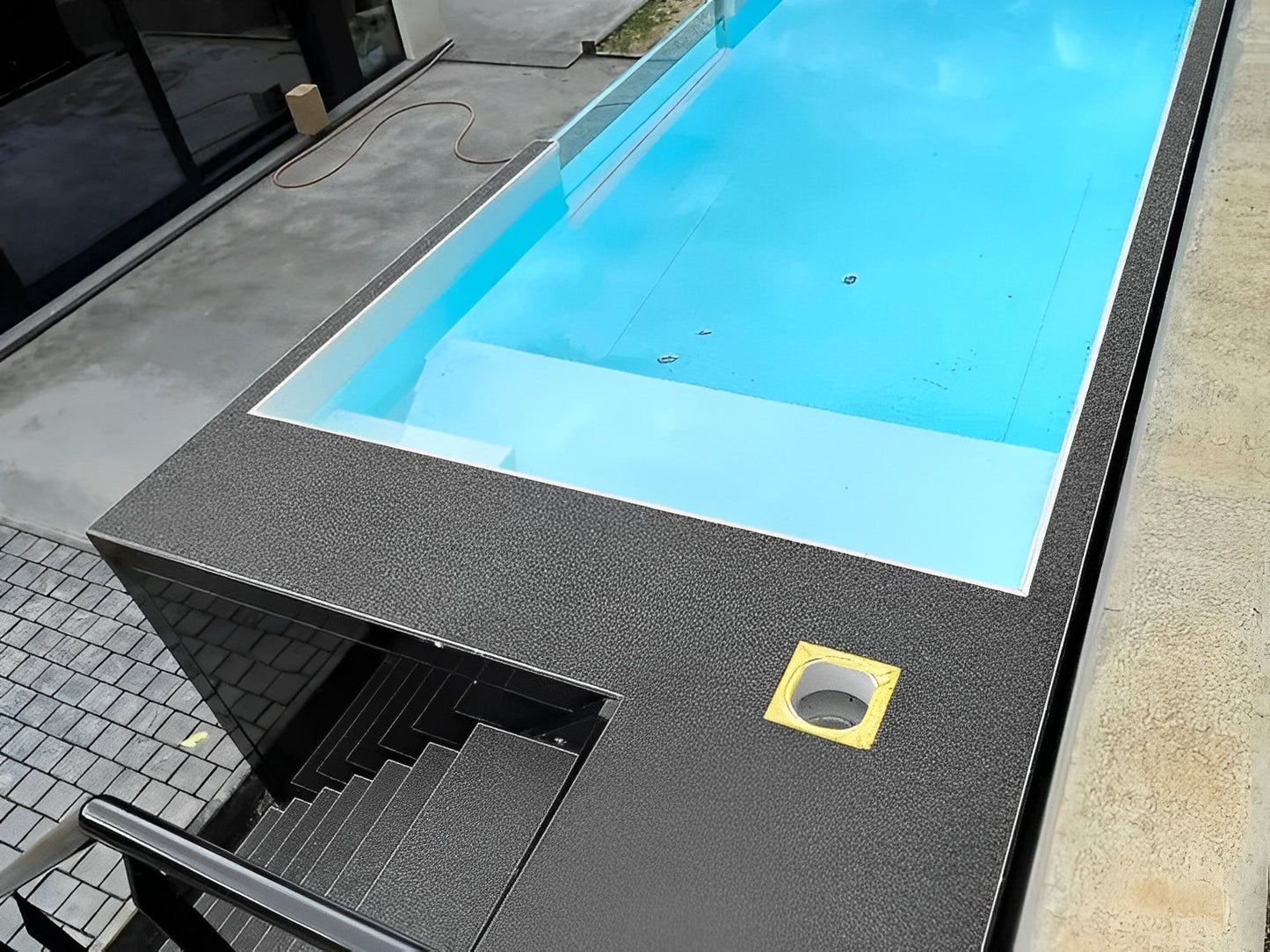 20ft Shipping Container Swimming Pool with Convenient Side Staircase