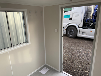 8ft x 8ft Portable Gatehouse – Security Booth & Access Control Cabin